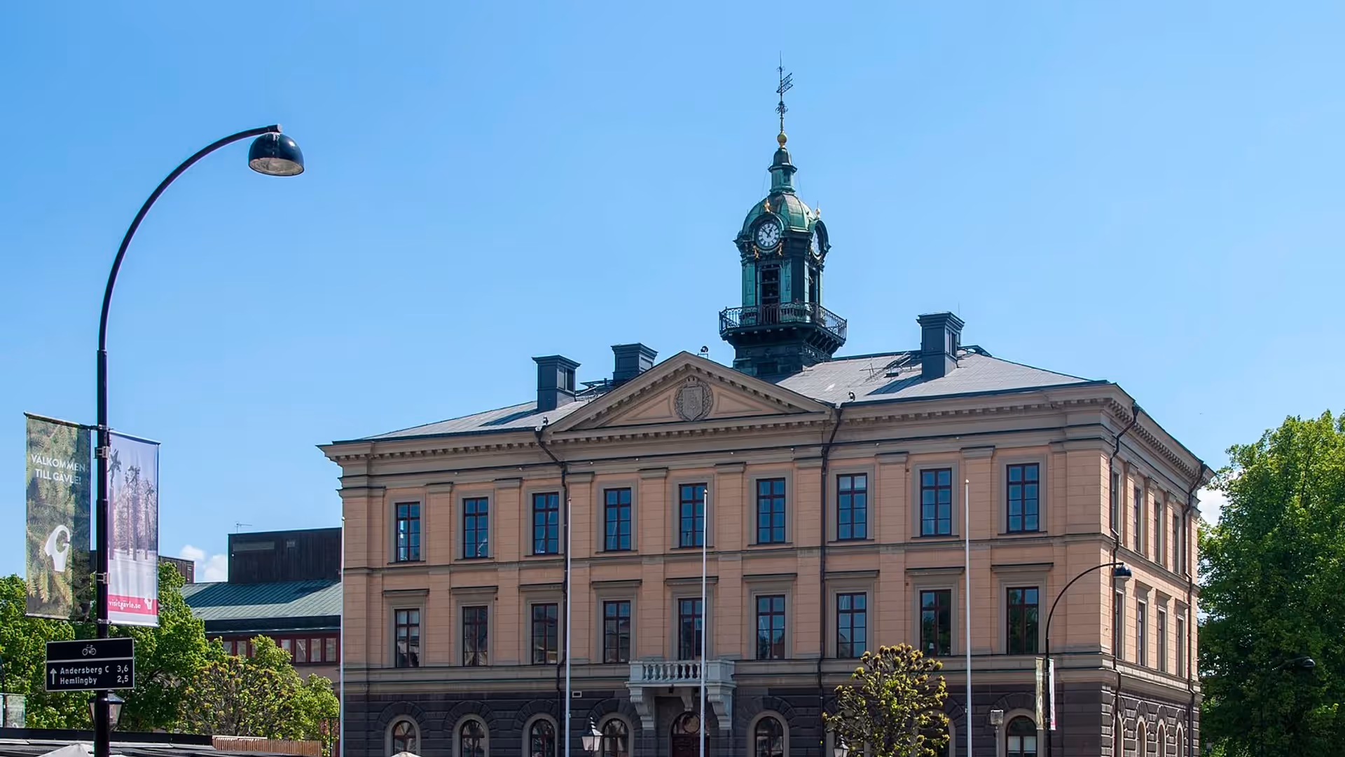 Rådhuset i Gävle en solig försommardag